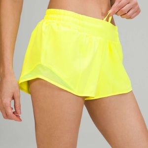 NWT Lululemon Hotty Hot Low-Rise Lined Short 2.5" Electric Lemon Size 8